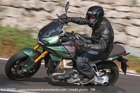 Le V-Twin délivre ici 115 chevaux à 8.700 tr/min