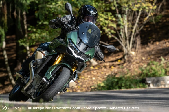 Essai routier de la Moto Guzzi V100 Mandello S