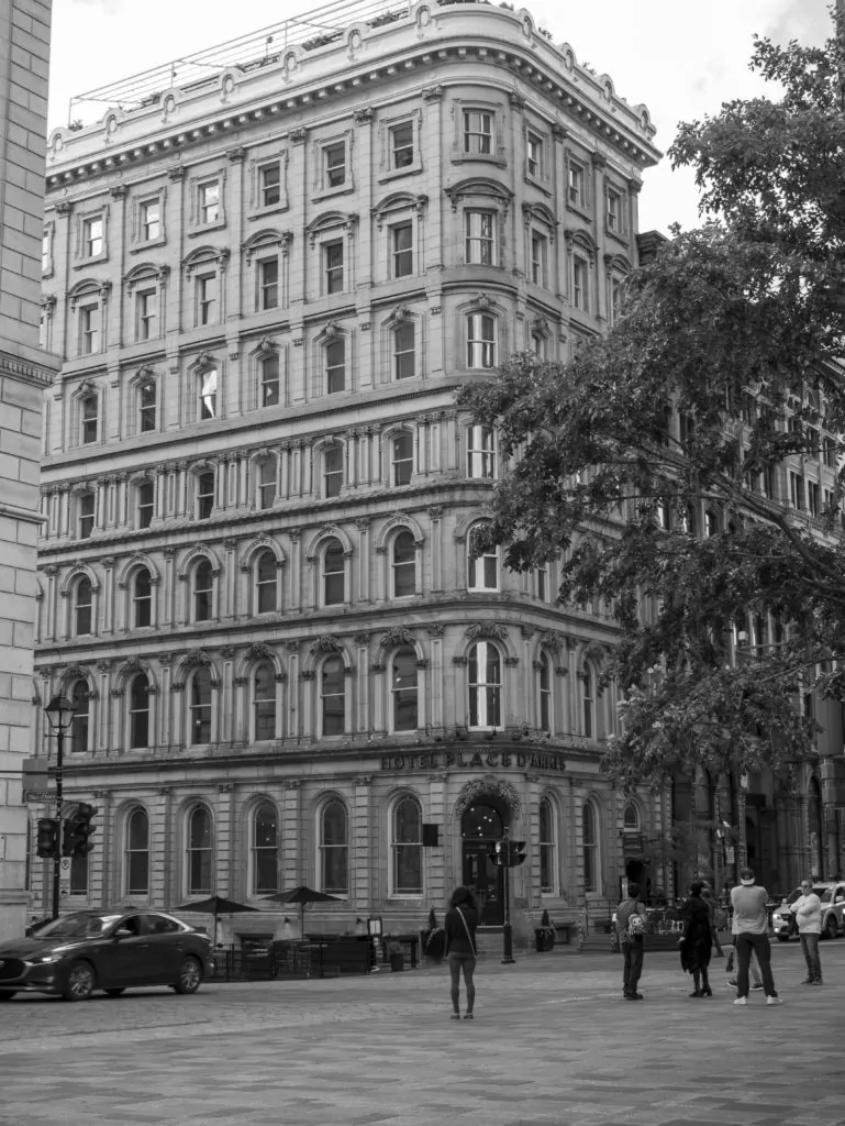 Hôtel d'Armes, Montréal