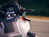 , Moto Guzzi V100 : mi trail, mi roadster pour une moto unique