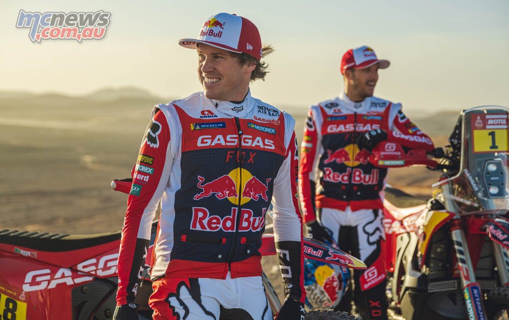 Moto-Sanders-espere-avoir-un-coude-assez-fort-pour-la