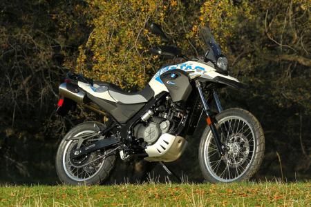 Le nouveau Sertão est à la hauteur de l'héritage GS dont il est issu. 2012 BMW G650GS Sertao droite