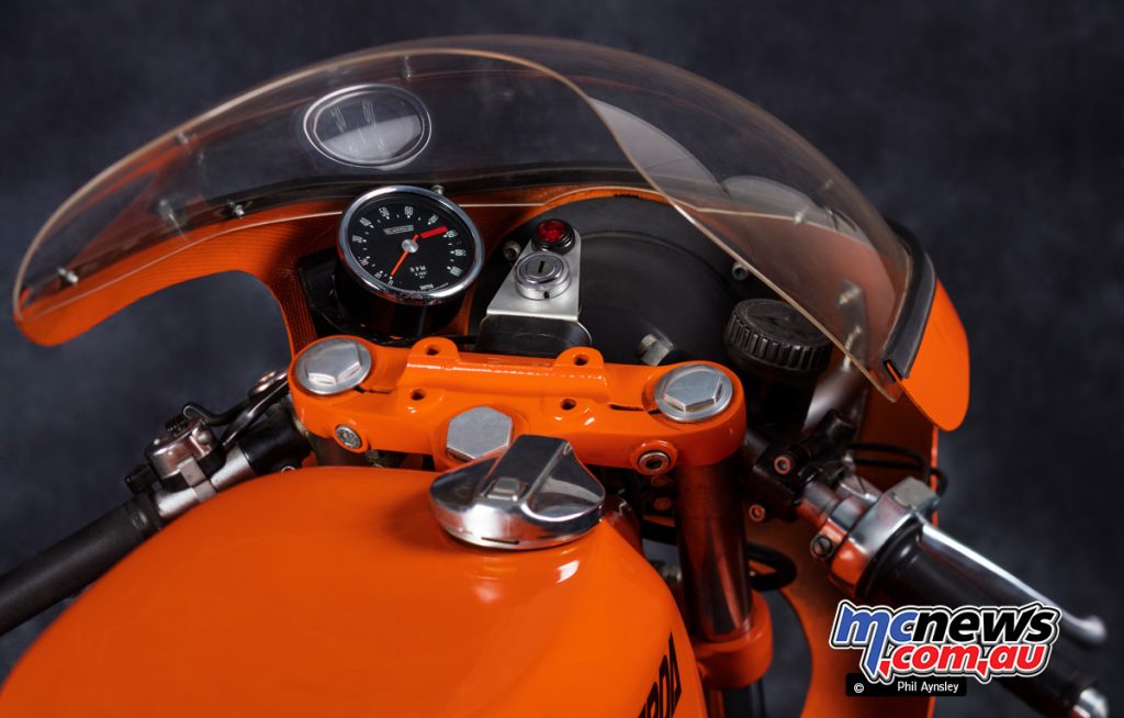 Tableau de bord et commandes 750 SFC Electronica