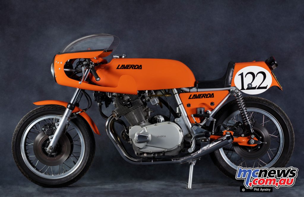 La puissance était de 75 chevaux avec le vélo pesant 231 kg