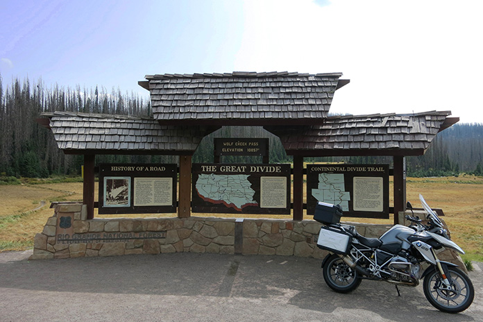 Balade en moto dans l'ouest du Colorado Wolf Creek Pass Great Divide