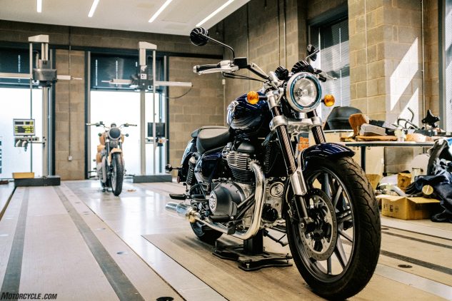 , Moto: Entretien avec MO : Adrian Sellers, concepteur du Royal Enfield Super Meteor 650