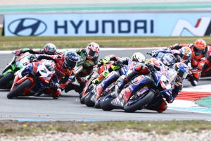 , Moto: 2023 KTM Brabus 1300 R présenté au Vietnam