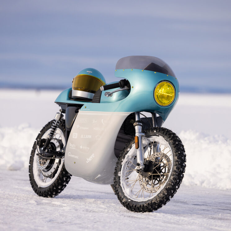 Moto électrique de course sur glace par RGNT