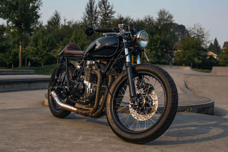Honda CB550 café racer par Skog Moto