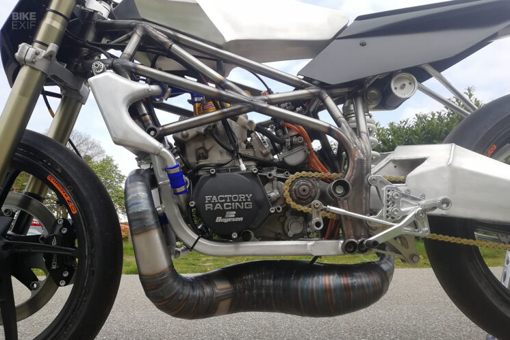 , Moto: MotoFocus: hors de ce coureur de kart à moteur Galaxy Kawasaki Womprat et YZ250