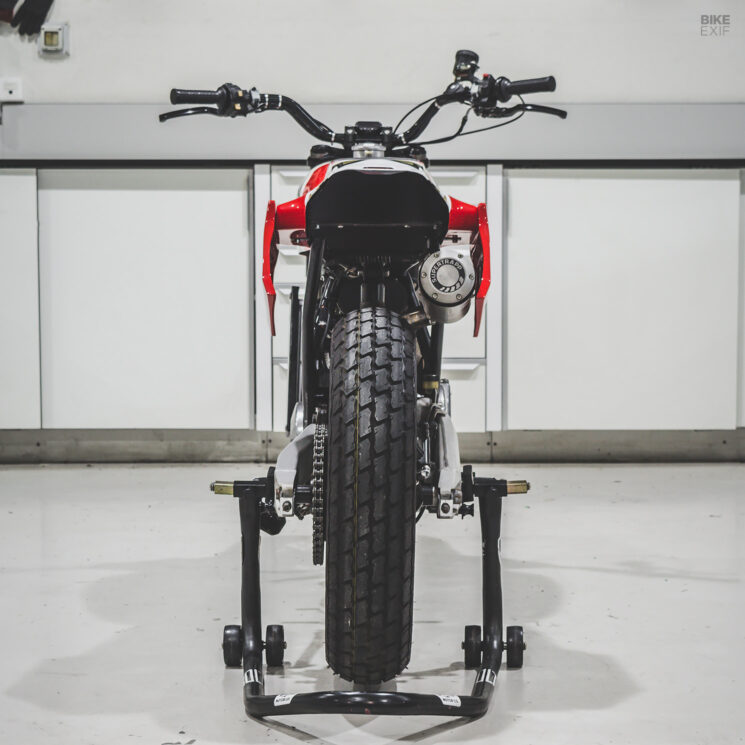 Suzuki DR Big personnalisée par Bolt Motor Co.