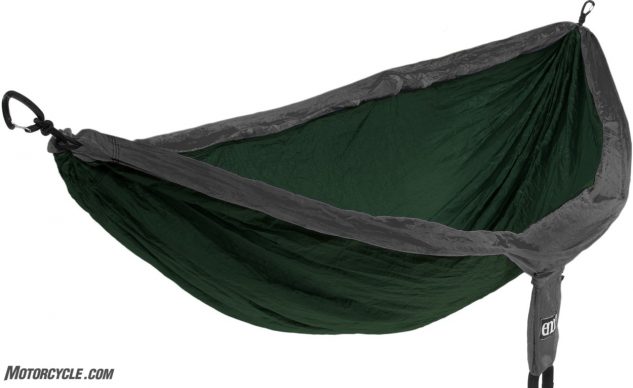 Essentiels du camping à moto