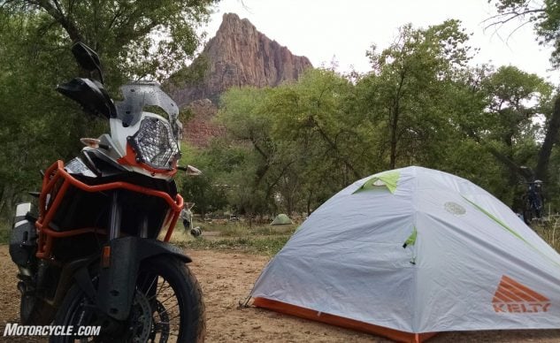 Essentiels du camping à moto