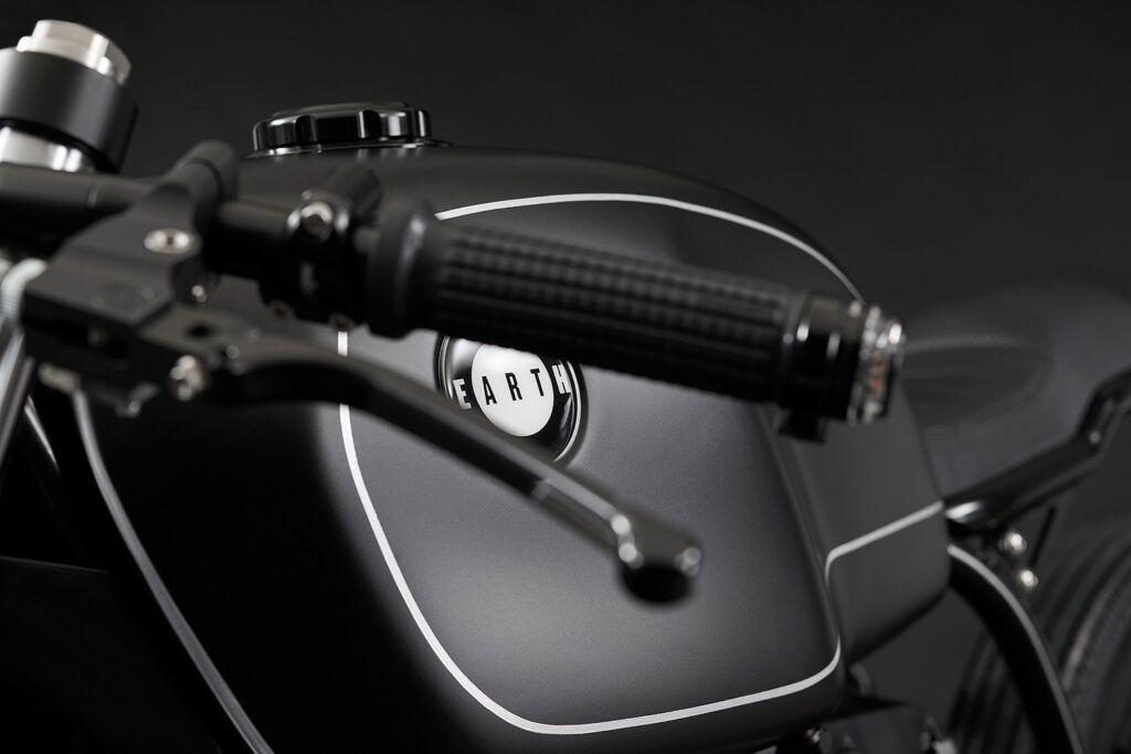 , Moto: PLAISIRS TERRESTRES : BMW R80 par Earth Motorcycles.