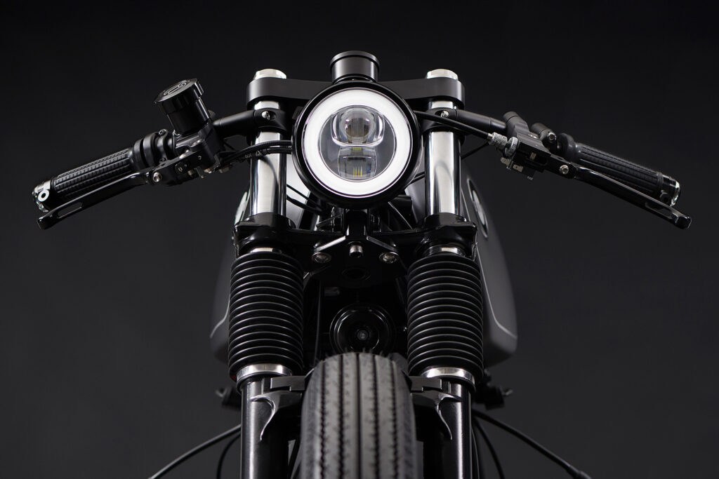 , Moto: PLAISIRS TERRESTRES : BMW R80 par Earth Motorcycles.