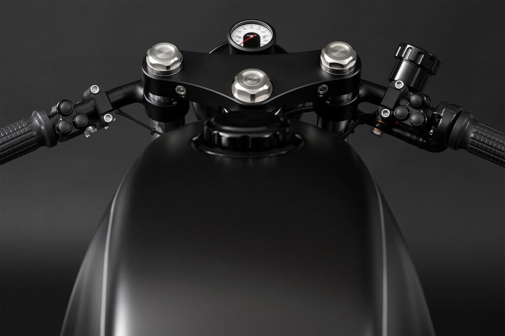 , Moto: PLAISIRS TERRESTRES : BMW R80 par Earth Motorcycles.