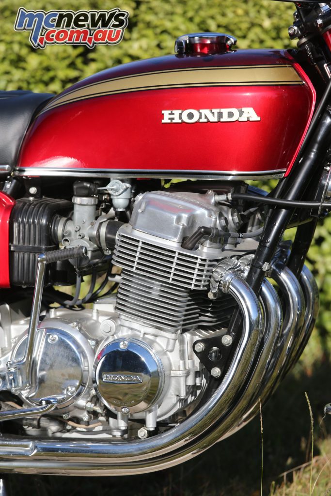 Le moteur CB750 a établi une nouvelle norme, à la fois en puissance, mais aussi en convivialité