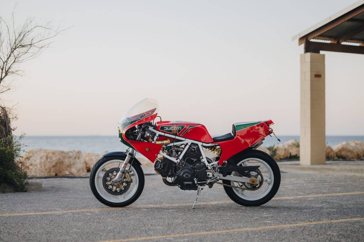 , Moto: Monté, pas caché – Custom Ducati TT2 Tribute