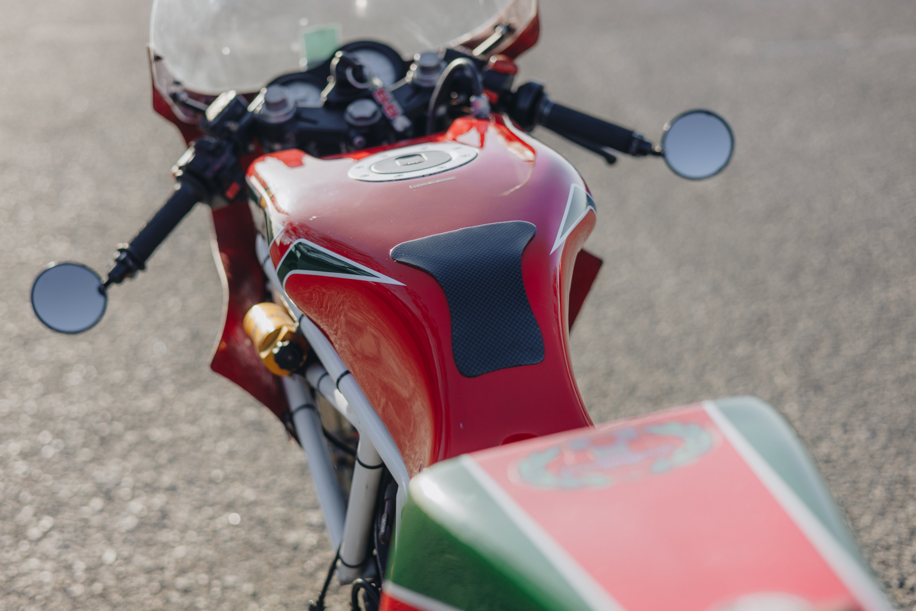 Photo détail d'un réservoir de carburant Ducati TT2