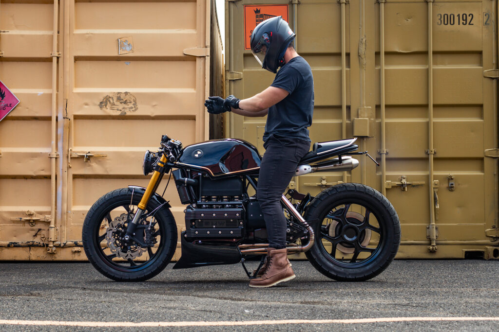 , Moto: BAVARIAN NOIR : BMW K100 par Jax Garage.