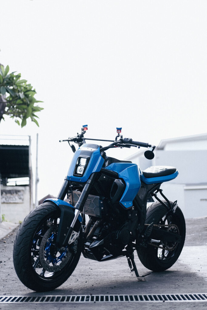 , Moto: BLUE FALCON : Yamaha MT-25 par Treasure Garage.