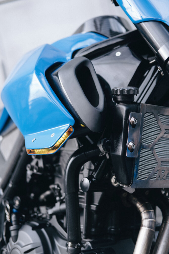 , Moto: BLUE FALCON : Yamaha MT-25 par Treasure Garage.