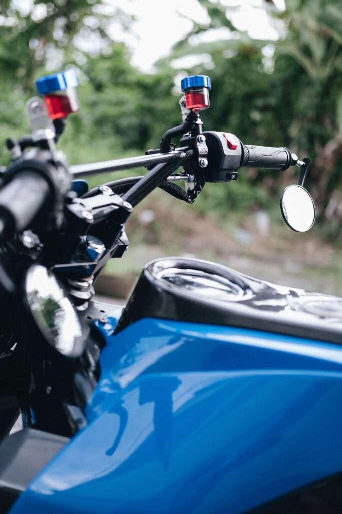 , Moto: BLUE FALCON : Yamaha MT-25 par Treasure Garage.