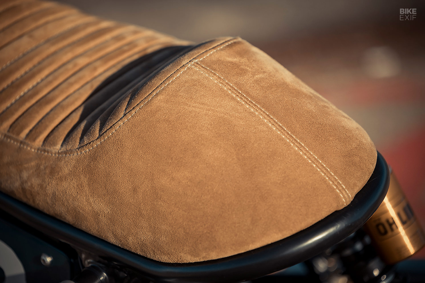 , Moto: Cobalto: Une Honda CB750 personnalisée du Portugal ensoleillé