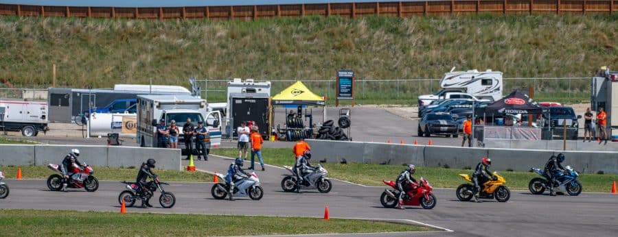 Moto-En-direction-de-lAlberta-A-linterieur-du-magazine