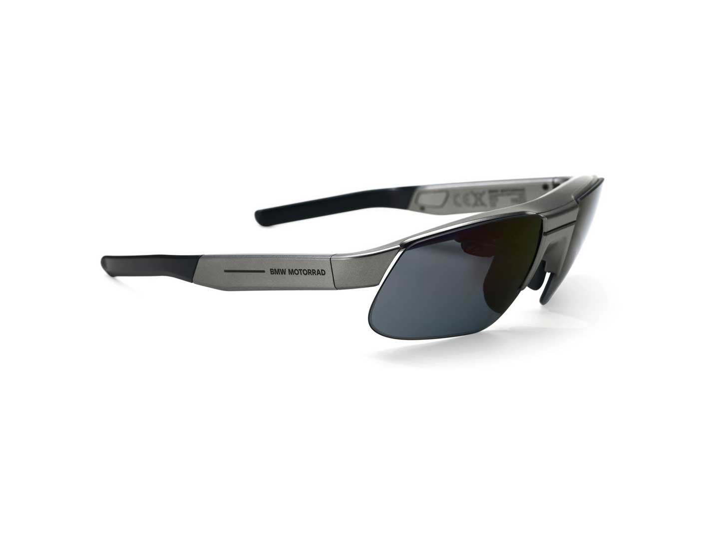 BMW a également lancé ces nouvelles lunettes intelligentes ConnectedRide, qui offrent aux conducteurs une technologie d'affichage tête haute.