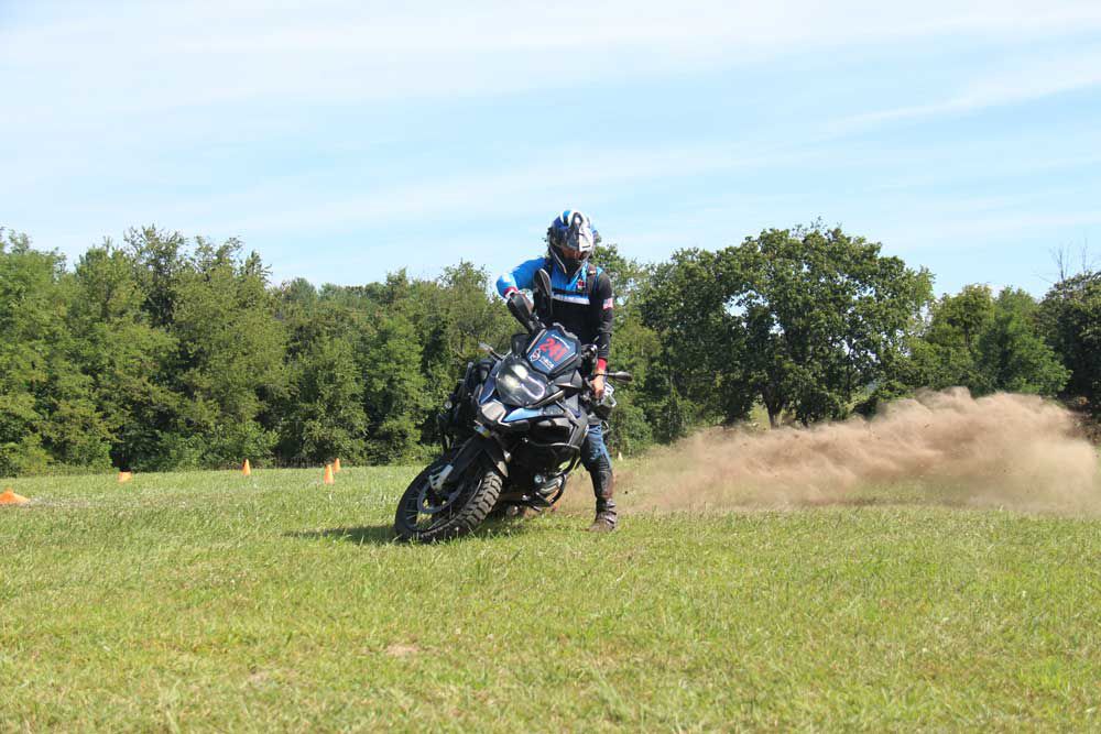 , Moto: Trophy Life—Entraînement pour le BMW GS Trophy avec Ben Phaup