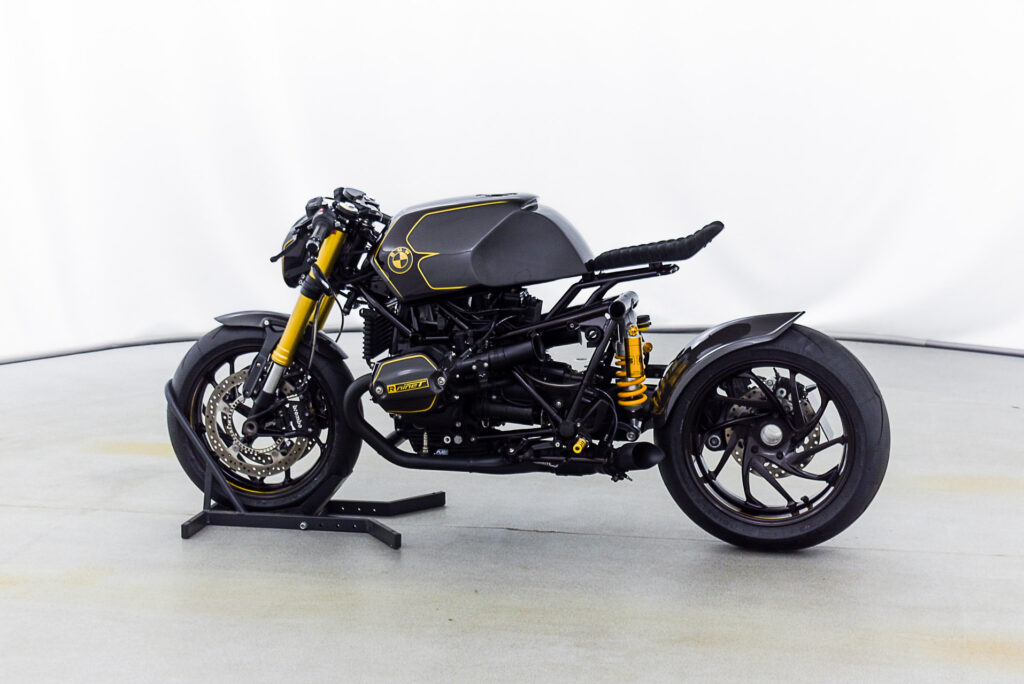 , Moto: BOXER BULGARE : BMW R nineT Carbon Edition.