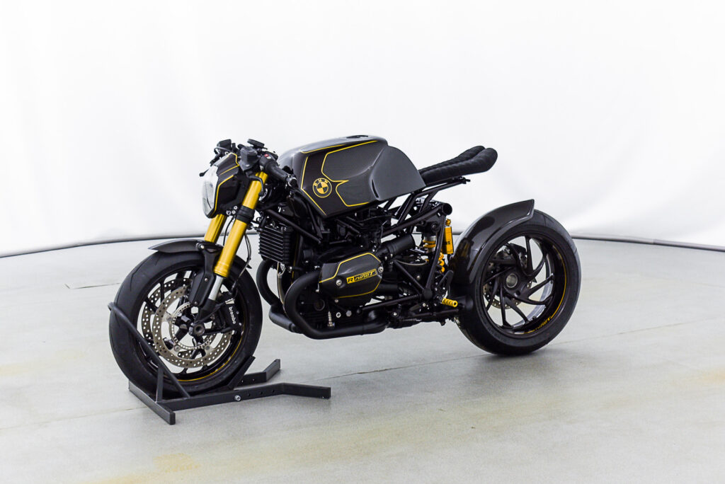 , Moto: BOXER BULGARE : BMW R nineT Carbon Edition.