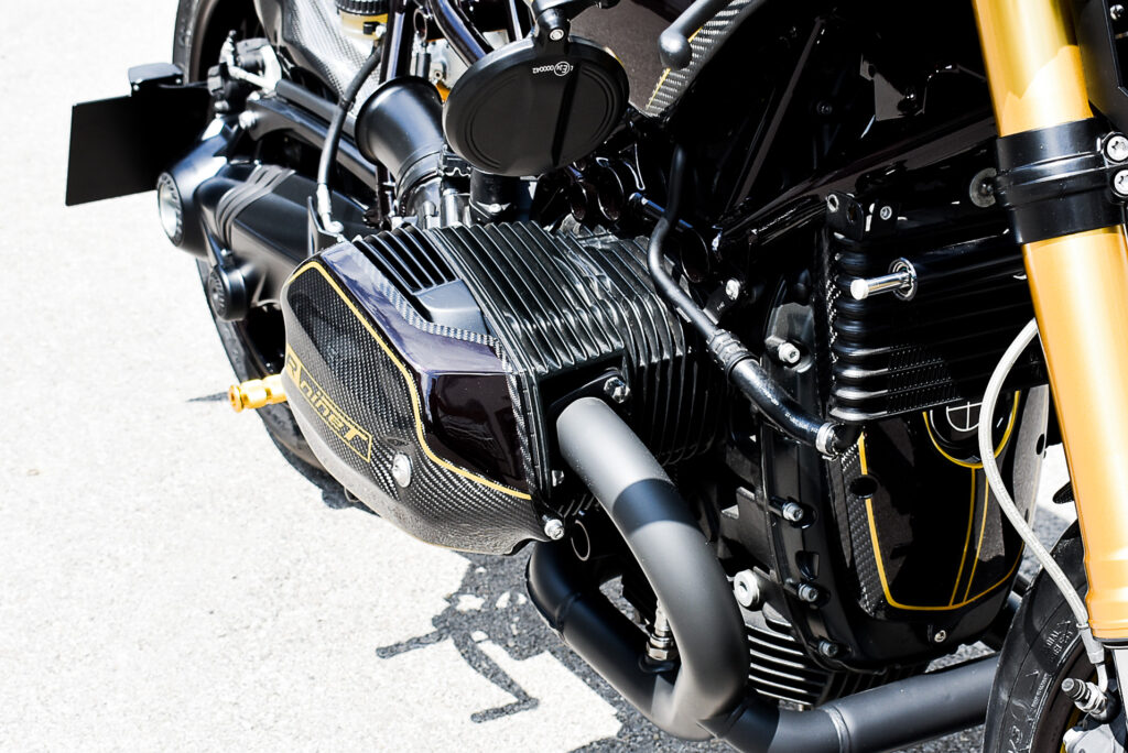 , Moto: BOXER BULGARE : BMW R nineT Carbon Edition.