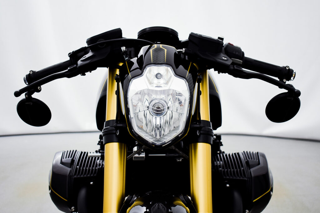 , Moto: BOXER BULGARE : BMW R nineT Carbon Edition.