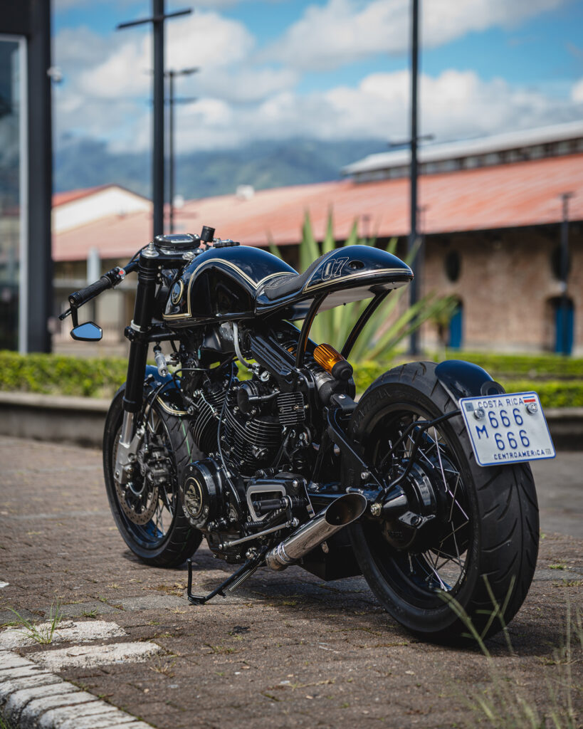 , Moto: CAFÉ COSTA RICAIN : Yamaha XV750 par MotorAll Customs.