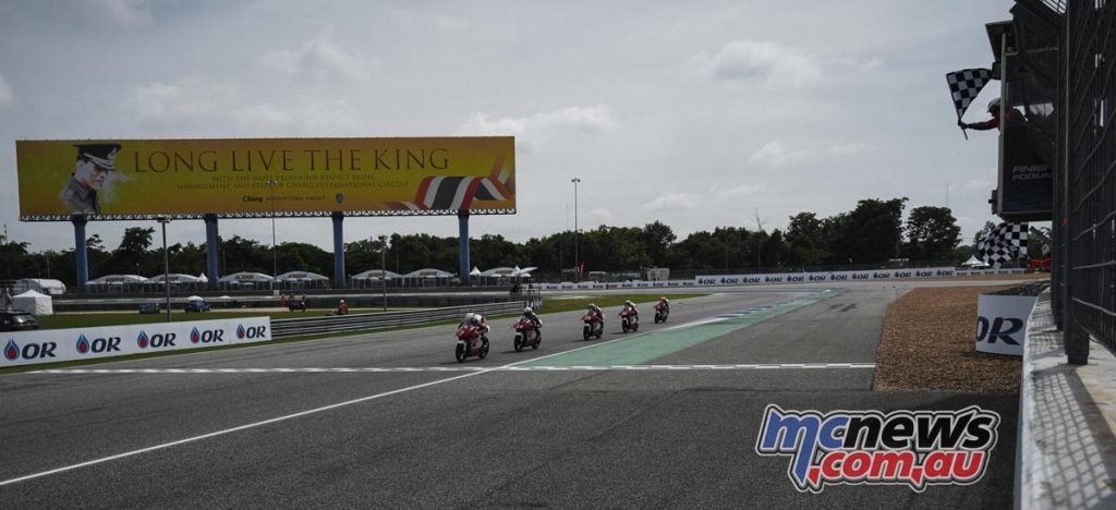 Veda Pratama mène la ligne d'arrivée