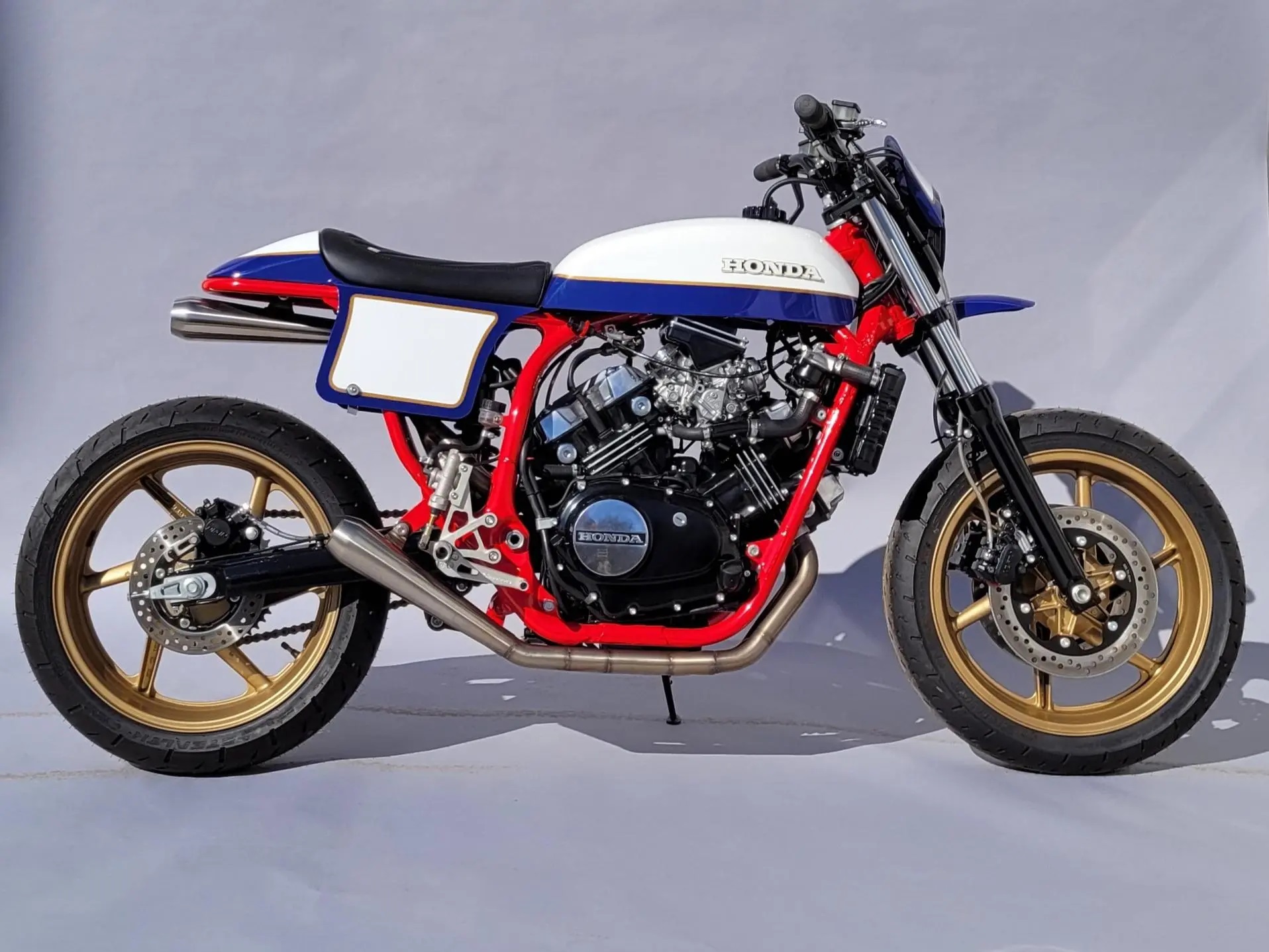 Honda V30 Magna personnalisée 1984