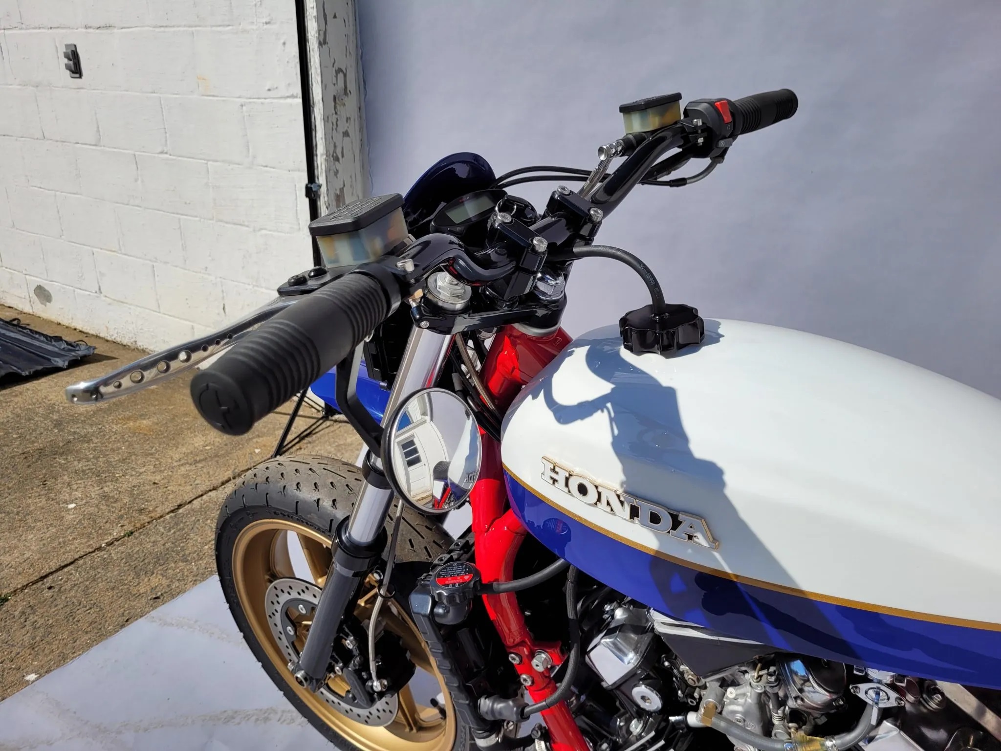 Honda V30 Magna personnalisée 1984