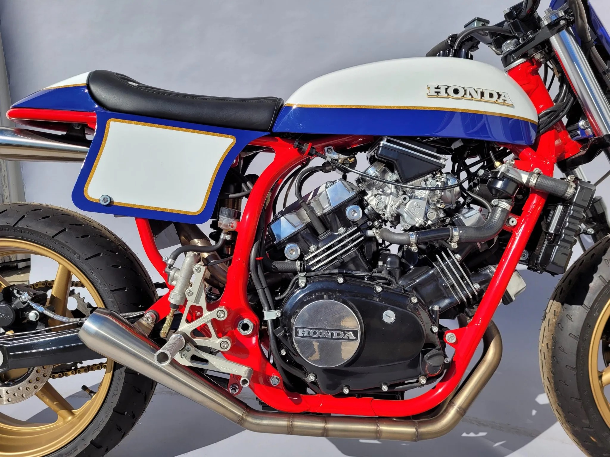 Honda V30 Magna personnalisée 1984