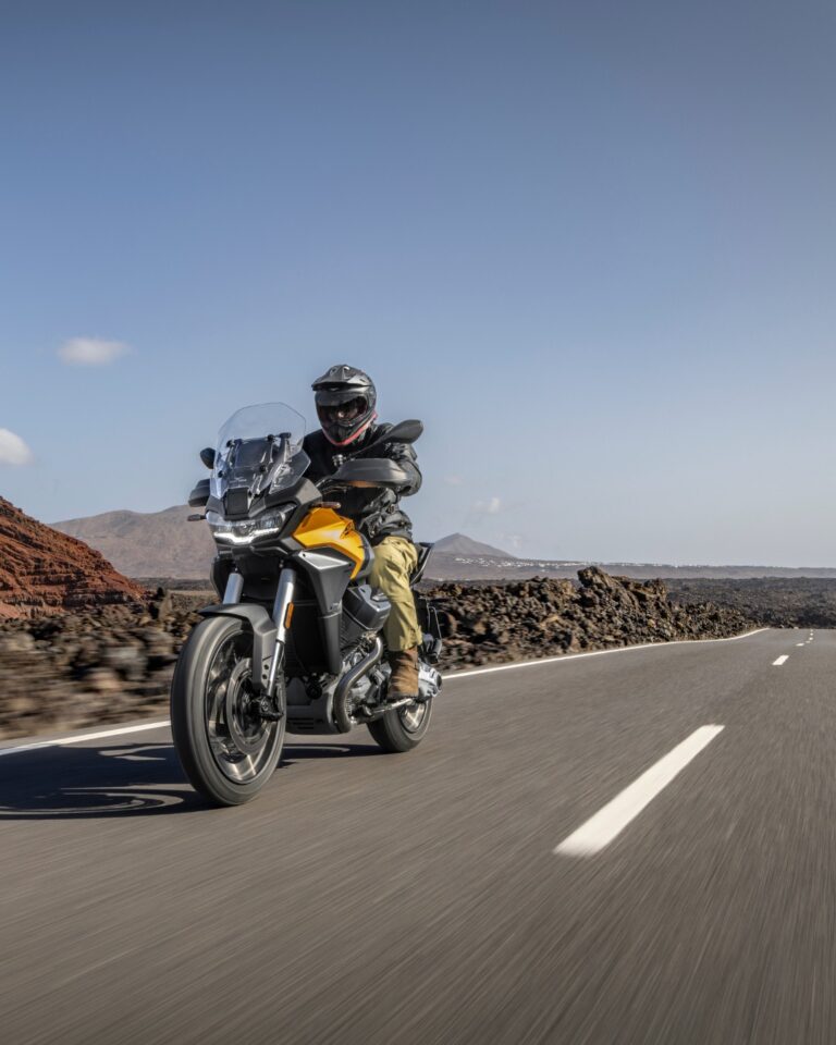 , Moto Guzzi Stelvio 2024 : la V100 qui sent le trail