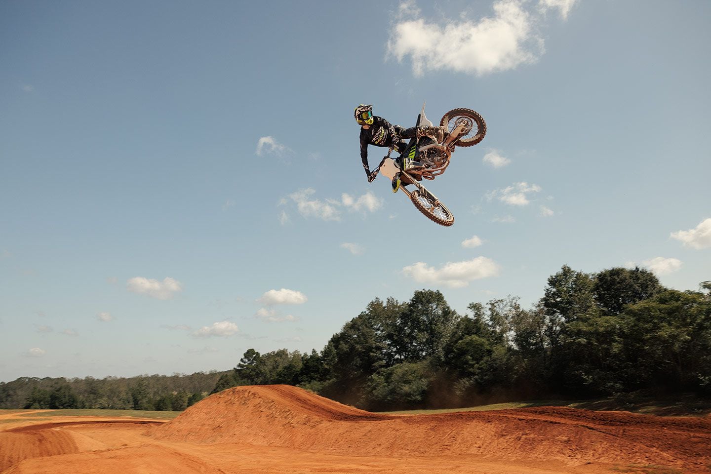 Triumph engagera le TF 250-X dans la classe MX2 du Championnat du Monde FIM de Motocross ainsi que dans le Championnat du Monde US de SuperMotocross pour 2024.