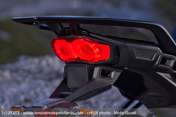 Le feu arrière de la Moto Guzzi Stelvio