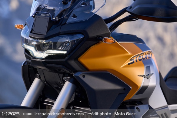 Le phare à LED de la Moto Guzzi Stelvio