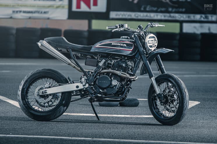 , Moto: Hardcore Fun : Une supermotard Honda Dominator tapageuse de Sicile
