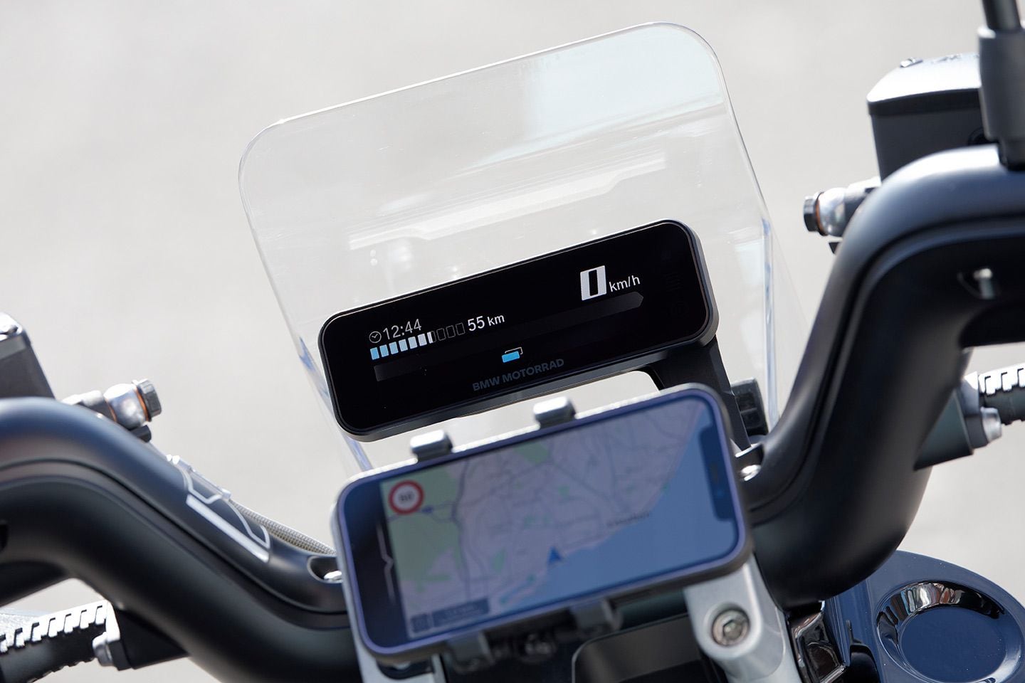 Le petit écran TFT contient des informations de base, mais ajoutez l'application BMW Motorrad Connected (de série sur le pack Highline, et vous pouvez naviguer et obtenir plus d'informations sur la machine.