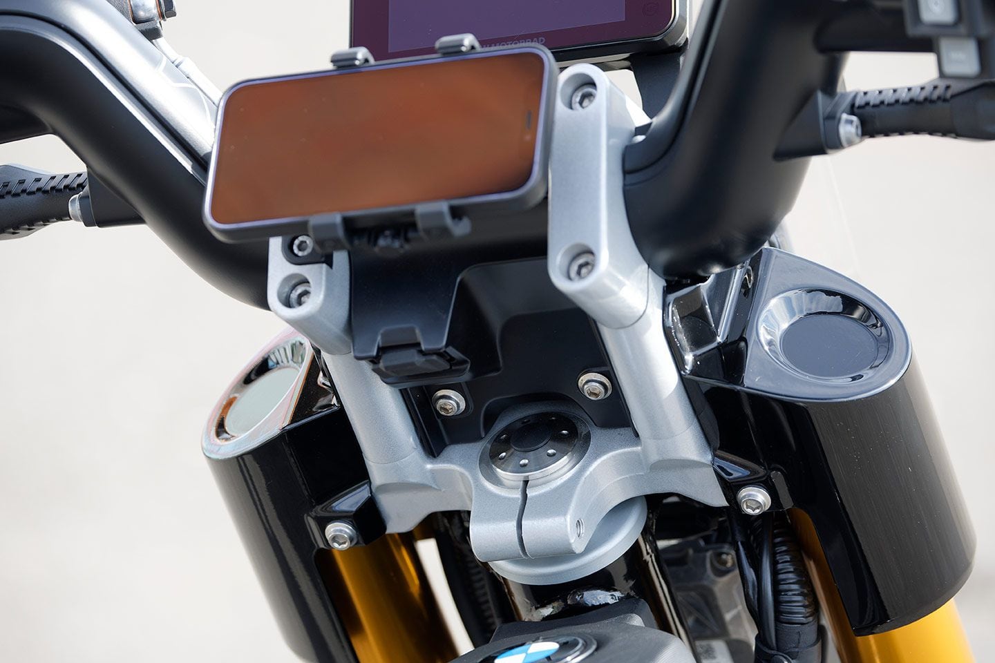 La position de conduite est droite et similaire à celle d'un vélo BMX.