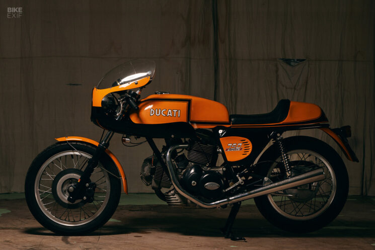 Ducati 750 Sport 'Z Stripe' 1972 chez Moto Borgotaro