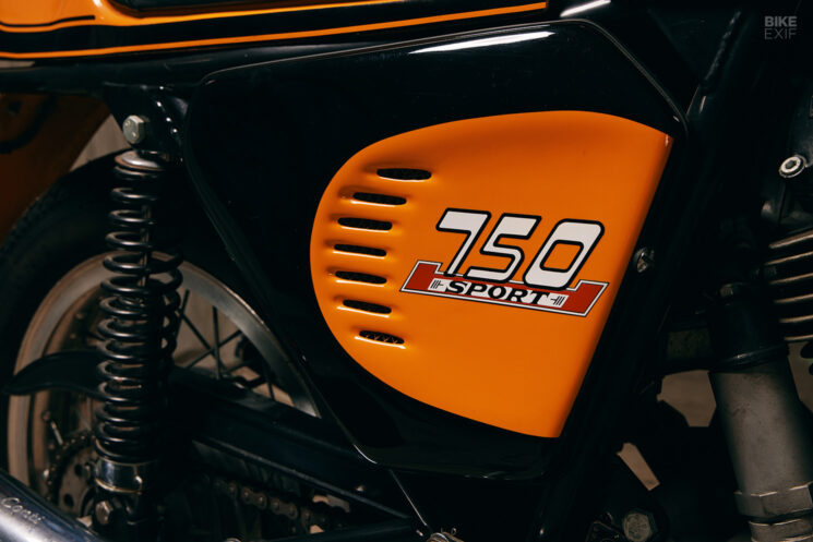 Ducati 750 Sport 'Z Stripe' 1972 chez Moto Borgotaro