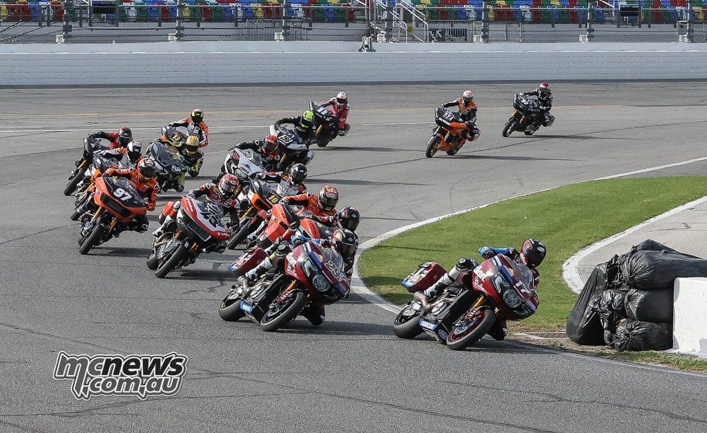 Moto-Le-deuxieme-combat-des-Baggers-clot-la-Daytona-Bike